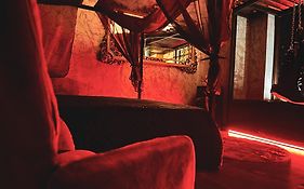 Black Hole Rooms